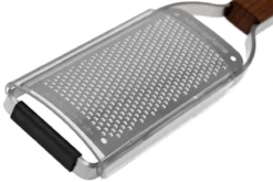 Microplane Master Grater Rasp Fine #2, Fine 43304 6 Microplane Master Grater Rasp Fine #2, Fine 43304 -Cuisine Couteaux Boutique MP43304 03 microplane master grater mp43304 03