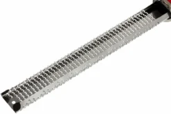 Râpe Microplane Premium Classic, Rouge -Cuisine Couteaux Boutique MP46120 03 microplane premium classic rasp rood mp46120 d3