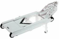 Mandoline OXO V-blade, 1071480 12 Mandoline OXO V-blade, 1071480 -Cuisine Couteaux Boutique OXO1071480 04 oxo v blade mandoline oxo1071480 d5