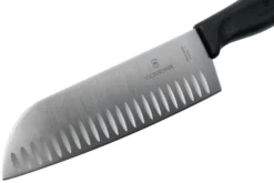 Victorinox SwissClassic 6.8523.17G Santoku Avec Alvéoles 17 Cm, Noir 7 Victorinox SwissClassic 6.8523.17G Santoku Avec Alvéoles 17 Cm, Noir -Cuisine Couteaux Boutique VT6 8523 17G 03 victorinox scaled